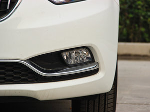 2013款1.6L 自动DLX 前雾灯