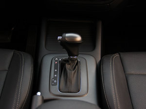 2013款1.6L 自动DLX 中控区