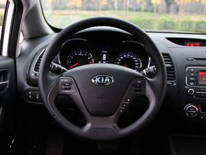 2013款1.6L 自动DLX 中控区
