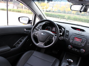 2013款1.6L 自动DLX 中控区
