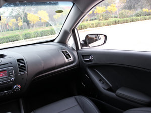 2013款1.6L 自动DLX 中控区