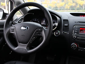 2013款1.6L 自动DLX 中控区