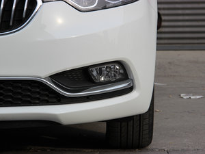 2013款1.6L 手动GLS 前雾灯