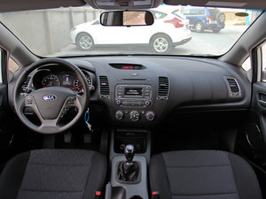 2013款1.6L 手动GLS 内饰全景