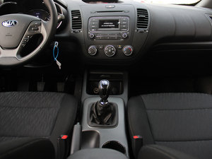 2013款1.6L 手动GLS 中控台