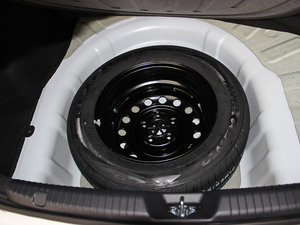 2013款1.6L 手动GLS 备胎