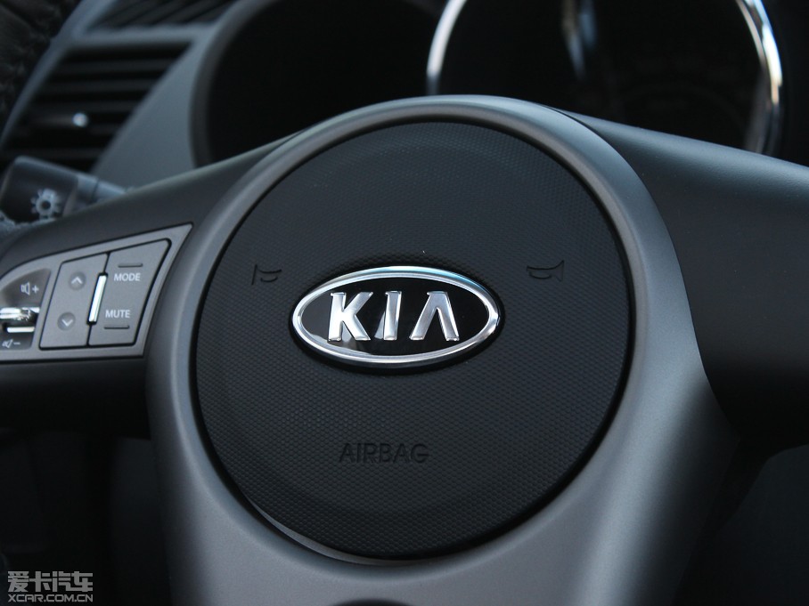 2013㠖 1.6L Premium Ԅ