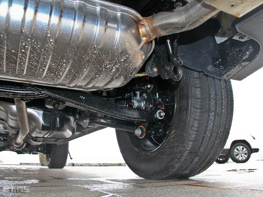 2013��{�� 2.0Premium �ԄӃ���