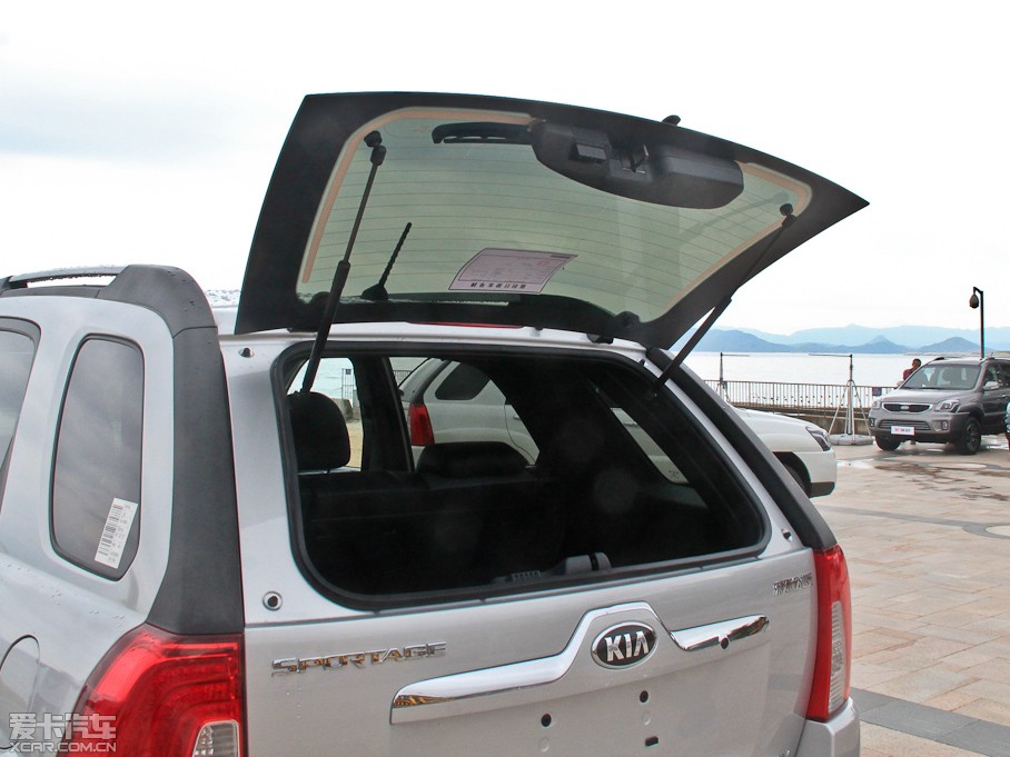 2013��{�� 2.0Premium �ԄӃ���