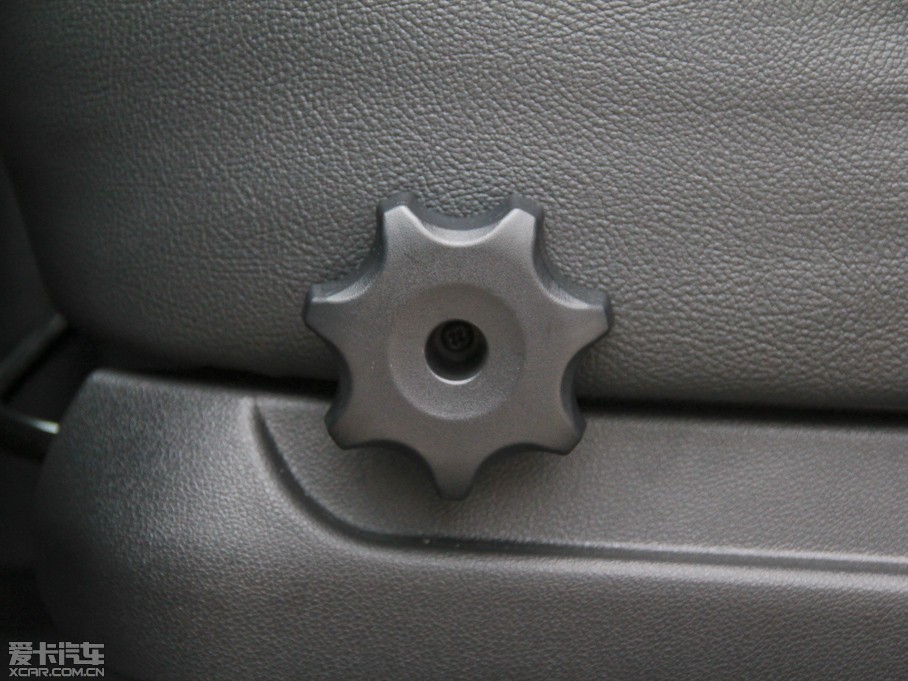 2013��{�� 2.0Premium �ԄӃ���