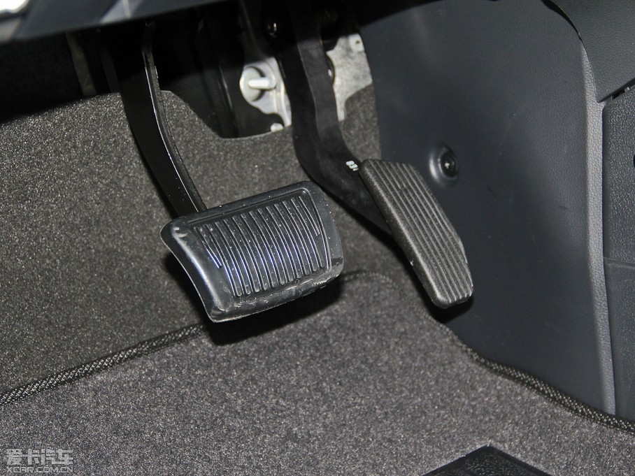 2013��{�� 2.0Premium �ԄӃ���