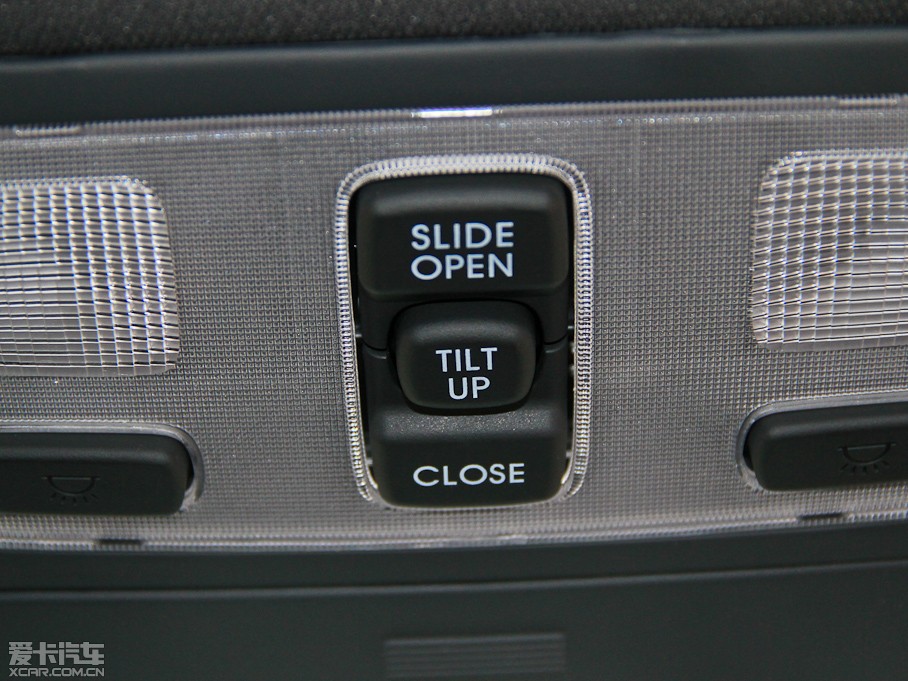 2013��{�� 2.0Premium �ԄӃ��(q��)��