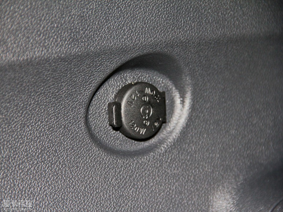 2013��{�� 2.0Premium �ԄӃ���