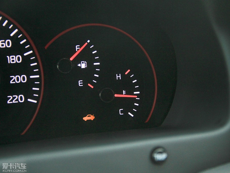 2013��{�� 2.0Premium �ԄӃ��(q��)��