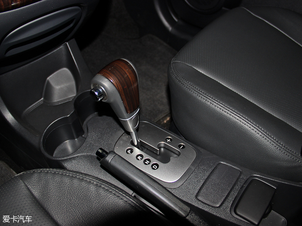 東風悅達起亞2013款獅跑