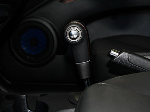 2013款2.0GLS 自动两驱版 中控区