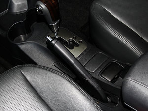 2013款2.0GLS 自动两驱版 驻车制动器