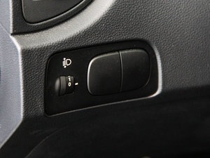 2013款2.0GLS 自动两驱版 中控区