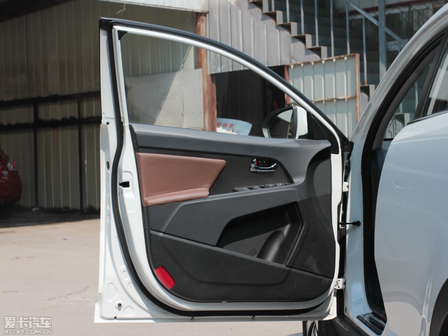 2014 2.0L Premium ԄӃ