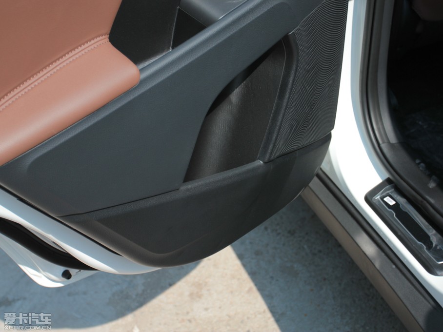 2014 2.0L Premium ԄӃ