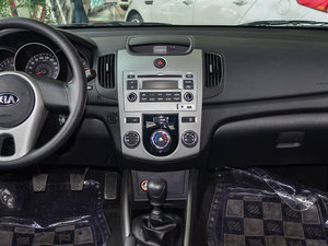 2014款1.6L GL 手动 中控台