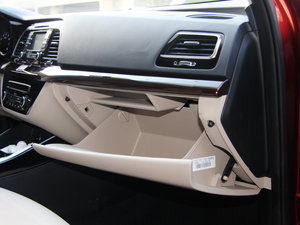 2014款1.8L 自动DLX 手套箱