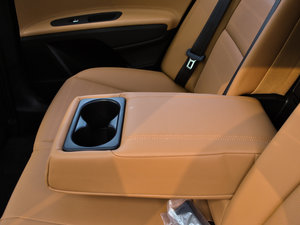 2014款1.6T-GDI 自动T-PRM 后排中央扶手