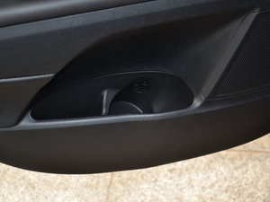 2014款1.8L 自动GLS 前门储物空间