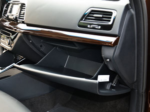 2014款1.8L 自动GLS 手套箱