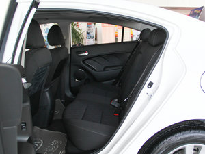 2015款1.6L 自动GLS 后排空间