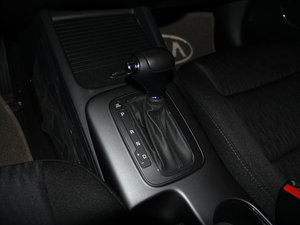 2015款1.6L 自动GLS 换挡杆