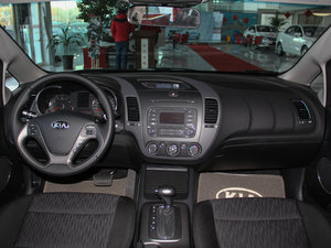 2015款1.6L 自动GLS 内饰全景