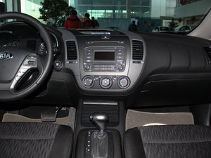 2015款1.6L 自动GLS 中控台