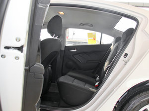 2015款1.6L 手动GL 后排空间