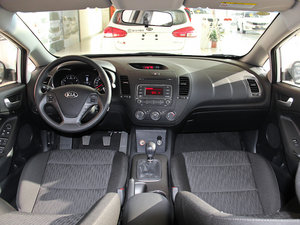 2015款1.6L 手动GL 内饰全景
