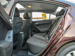 2015款1.6L 手动GLS 后排空间