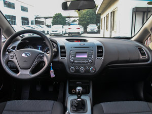 2015款1.6L 手动GLS 内饰全景