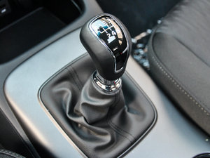 2015款1.6L 手动GLS 换挡杆