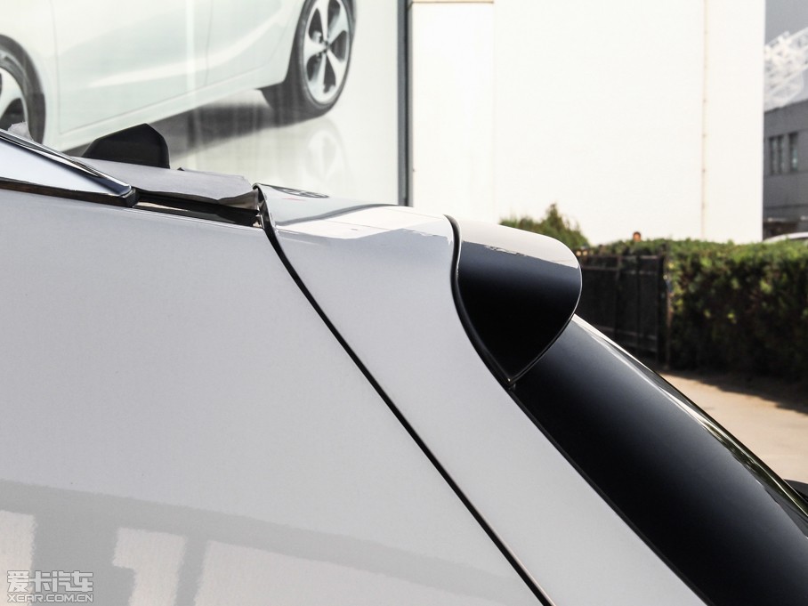 2015 2.0L ԄӃPremium