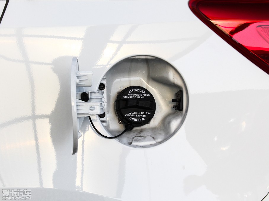 2015 2.0L ԄӃPremium