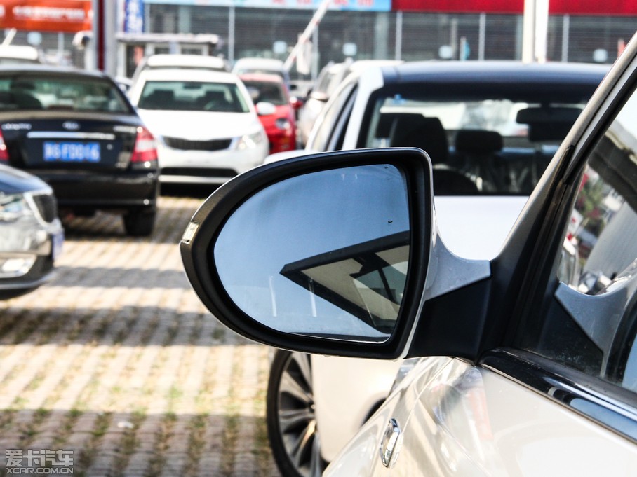 2015 2.0L ԄӃPremium