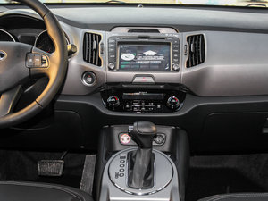 2015款2.0L 自动两驱版Premium 中控台