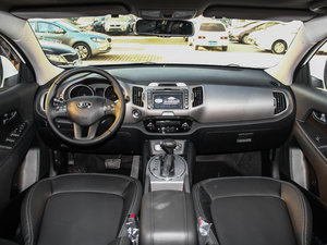 2015款2.0L 自动两驱版Premium 内饰全景