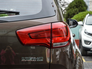 2015款2.0L 手动两驱版GLS 尾灯