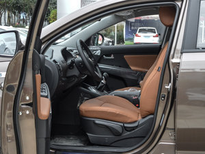 2015款2.0L 手动两驱版GLS 前排空间