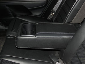 2015款1.8L 自动GLS Special 后排中央扶手