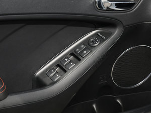 2016款1.4T-GDI 自动Premium 主驾车窗控制区	