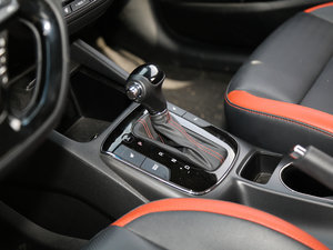 2016款1.4T-GDI 自动Premium 换挡杆