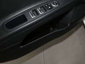 2017款1.6T 自动T-GLS Special 前门储物空间