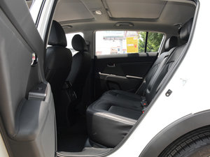 2016款2.0L 自动两驱版DLX 后排空间